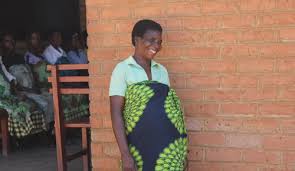 Expecting mothers deliver outside Jalasi health centre Expecting mothers deliver outside Jalasi health centre