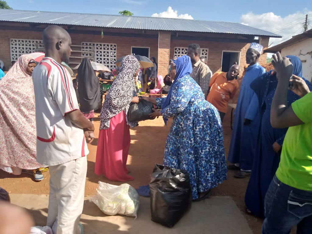 RAILA donates to Dzaleka Refugee camp RAILA donates to Dzaleka Refugee camp