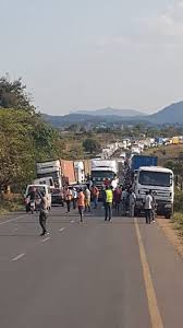 Police warns truck drivers on strike against harassment