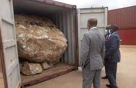 Minister stops mineral rock export