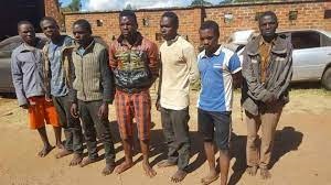 Police arrests thugs who block M1 road Police arrests thugs who block M1 road