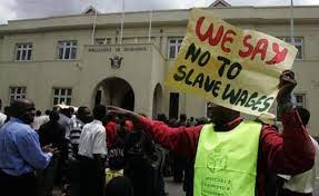 Zimbabwe public servants reject 100% pay increase Zimbabwe public servants reject 100% pay increase