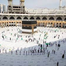 Ministry of Hajj and Umrah allows visitors holding tourist visas to perform Umrah Ministry of Hajj and Umrah allows visitors holding tourist visas to perform Umrah