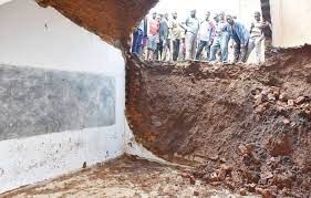 School wall falls on 6 children in Nancholi School wall falls on 6 children in Nancholi