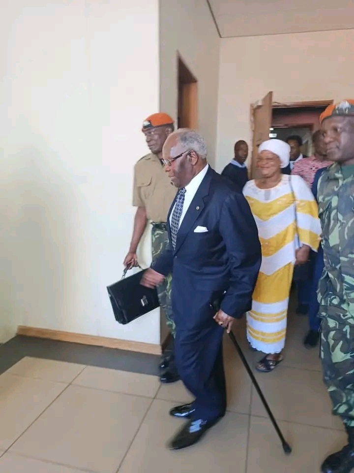 Court discontinues Muluzi corruption case