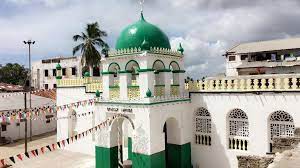 Designer apologises to Muslims for using portrait of historic Kenya’s mosque on celebrity’s T-shirt Designer apologises to Muslims for using portrait of historic Kenya’s mosque on celebrity’s T-shirt