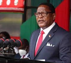 President criticises politicising development projects