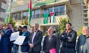 Palestinian and Israeli officials agree measures to de-escalate violence Palestinian and Israeli officials agree measures to de-escalate violence