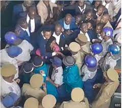 Zimbabwe Opposition MPs Suspended from 6 Sittings Zimbabwe Opposition MPs Suspended from 6 Sittings